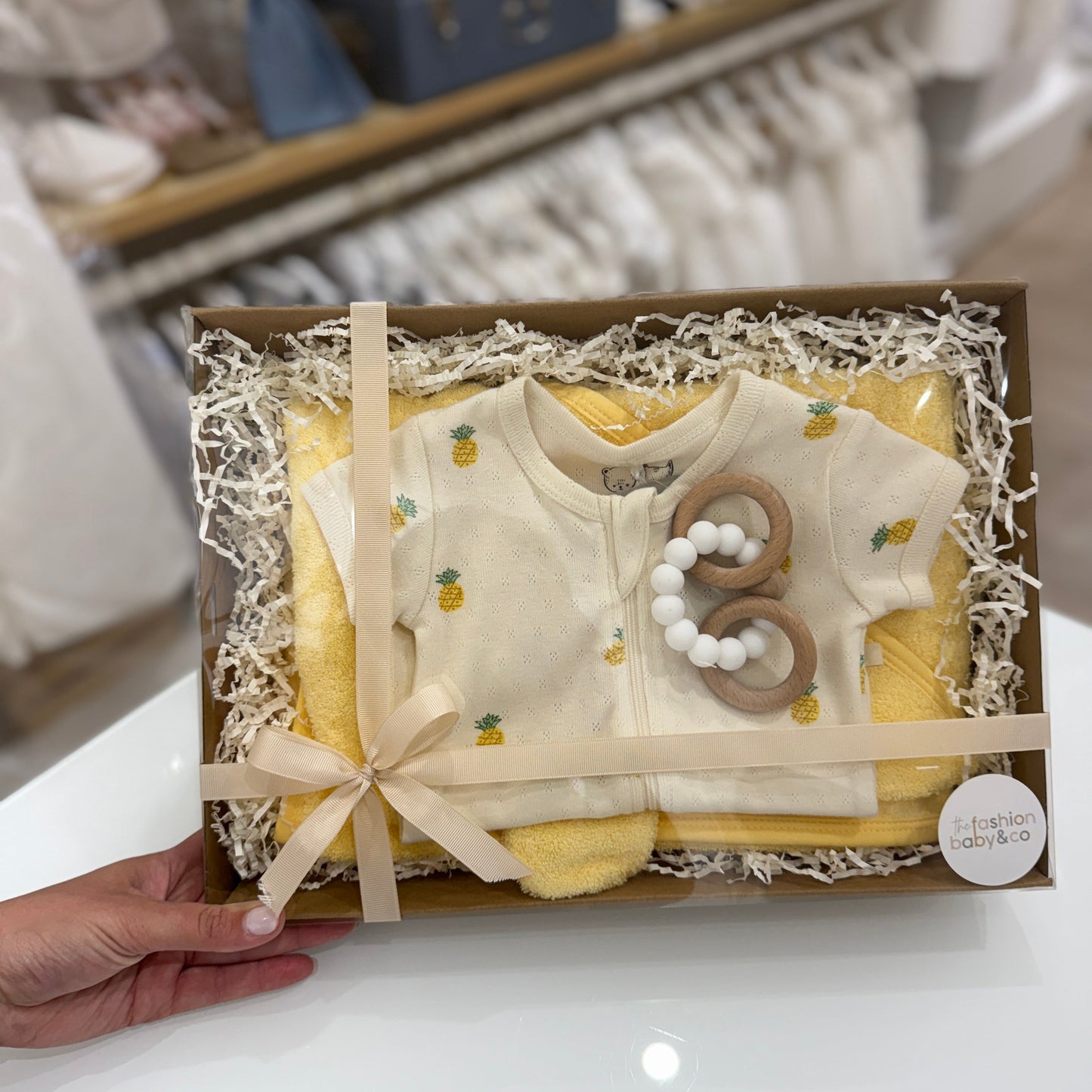 Pinneaple Baby Neutral Gift Box- Large