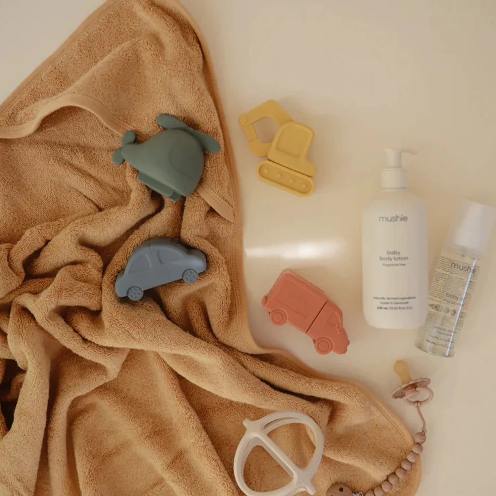 Mushie- Vehicle Bath Set