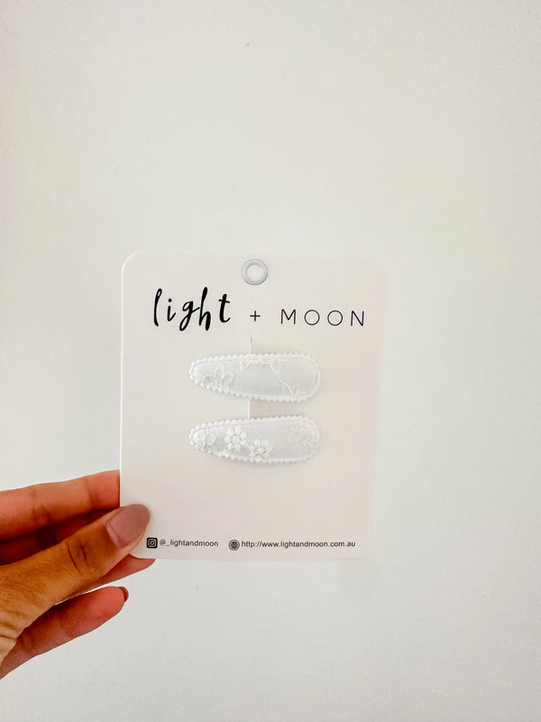 Light and Moon- White Embroidery Linen Cotton Snap Clips