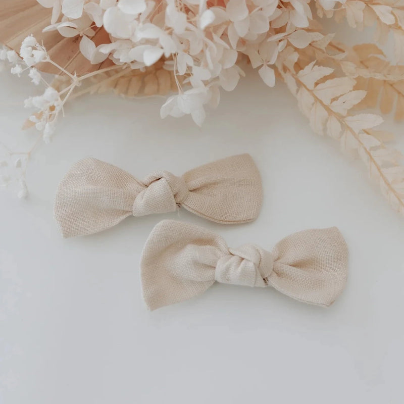 Light and Moon- Beige Linen Bow Clip Set