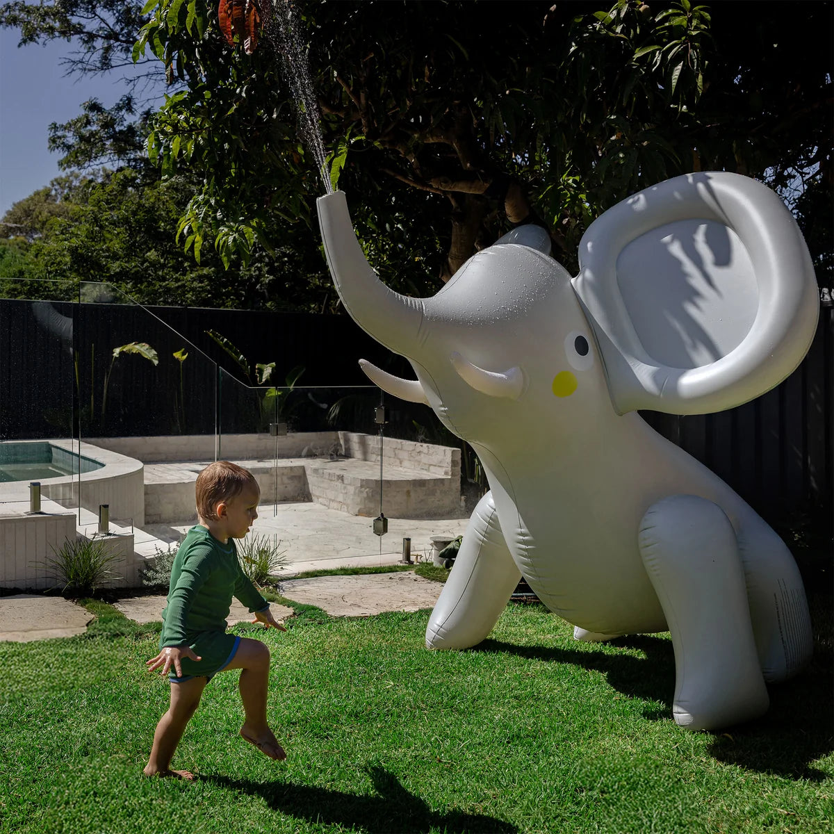 SunnyLife - Inflatable Giant Sprinkler Eli the Elephant Grey