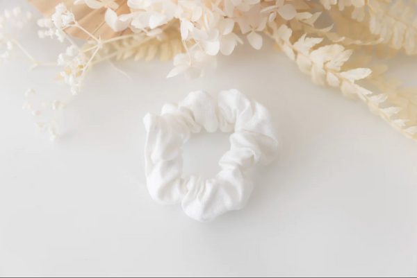 Light and Moon-White Linen Cotton Scrunchie
