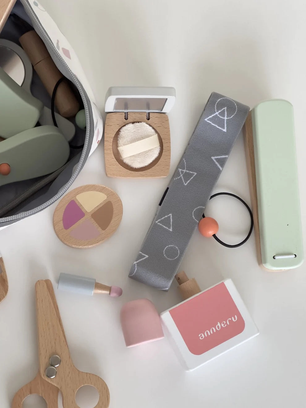 Nunu Kids- Wooden Beauty Set with Cosmetic Bag